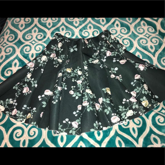 !Flash Sale! LC Lauren Conrad Runway Floral Skirt - Picture 3 of 5